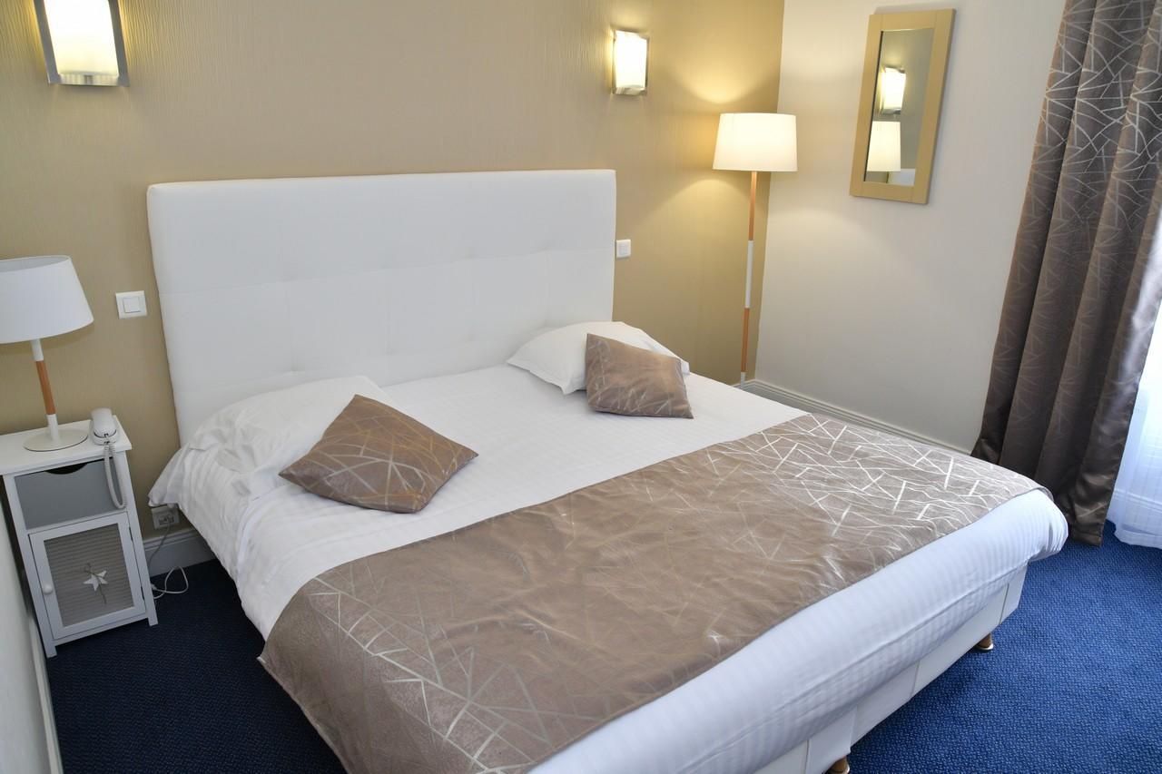 Le Renaissance Hotel Aurillac Exterior photo